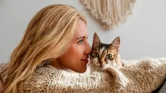 Il gatto sentirà la vostra mancanza se lo date via? Perché «si è abituato in fretta» non significa «non vi voleva bene»