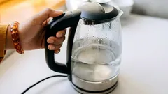 Perché l'acqua non dovrebbe essere bollita due volte: un motivo valido